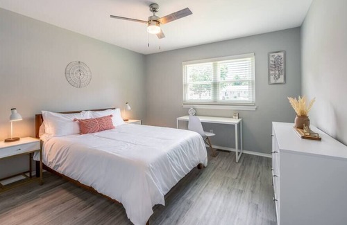 East Raleigh Apartment | 5 min to Downtown Raleigh-Free Coffee & Fast Wi-Fi