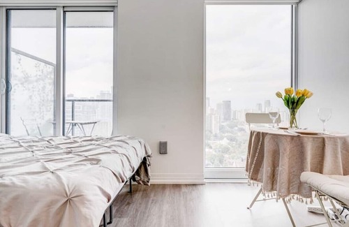 Garden District Condo | 🌟5 min to DT🌟 Stylish JOGOMI Studio/Movie theatre📽