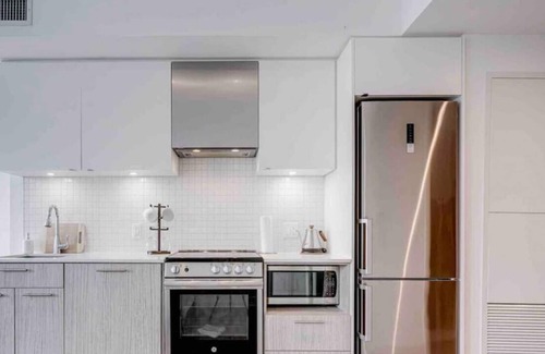 Garden District Condo | 🌟5 min to DT🌟 Stylish JOGOMI Studio/Movie theatre📽