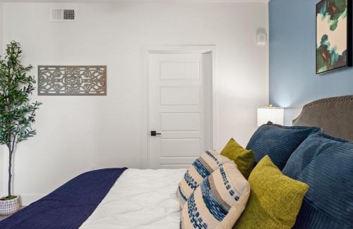 Desert View Village Apartment | 5 Min to Golf-King Bed-Barrett Jackson-Parking S309