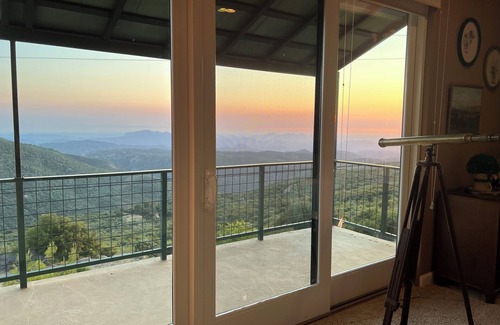 Julian House | 5 Min to Lake Cuyamaca-Julian-The Hidden Lakehouse with Stunning Views