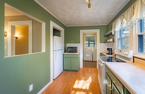 Fayetteville House | 5 min to NRG Park + hot tub + fire pit + game room