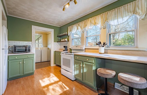 Fayetteville House | 5 min to NRG Park + hot tub + fire pit + game room