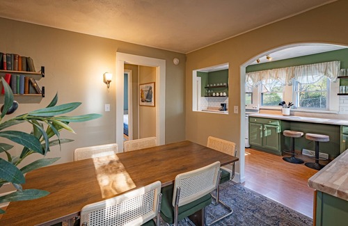 Fayetteville House | 5 min to NRG Park + hot tub + fire pit + game room