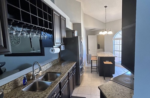 Lutz House | 5 min to the mall, great restaurants! Family sized house, fire-pit, Pet Friendly