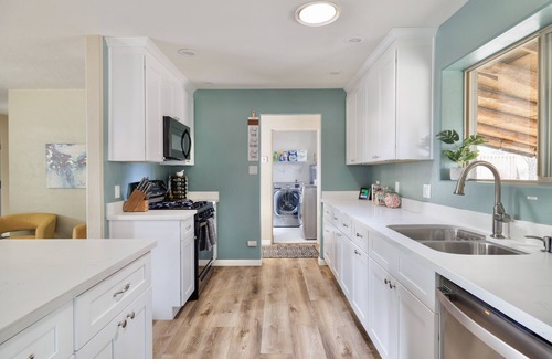 Prescott House | 5 Min to Whiskey Row + Arcade + Fire Pit + EV Charger + Pets!