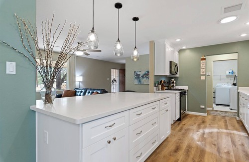 Prescott House | 5 Min to Whiskey Row + Arcade + Fire Pit + EV Charger + Pets!