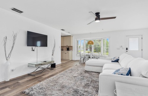 Singer Island Villa | 5 min Walk to Beach ~ Pool ~ Beach Chairs