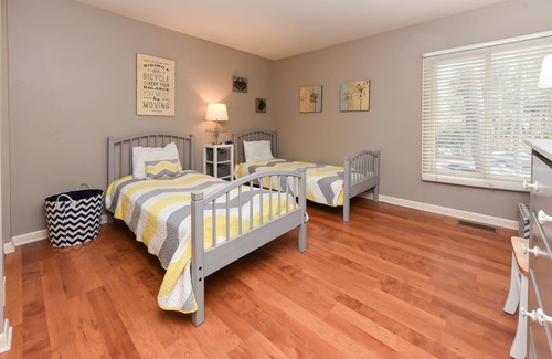 Sea Pines House | 5 min walk to beach club, Sleeps 8, Pool!