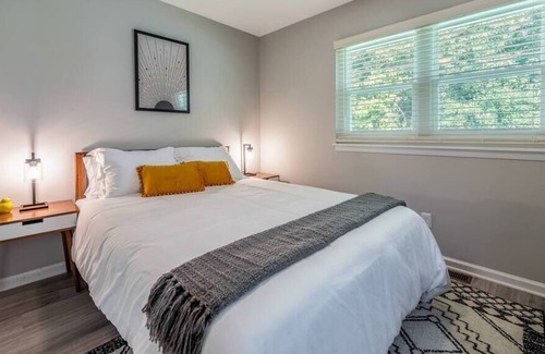 East Raleigh Apartment | 5 mins from Downtown/Fast Wi-Fi/Free Coffee & Tea