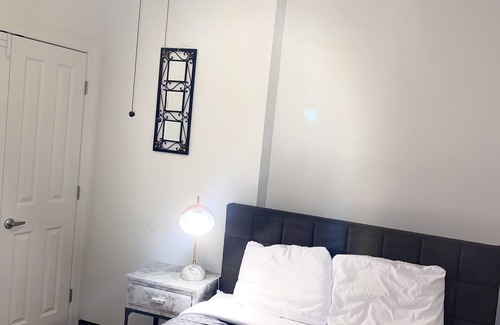 Tower Grove East Apartment | 5 mins from Downtown! Spacious + Modern 2 BR