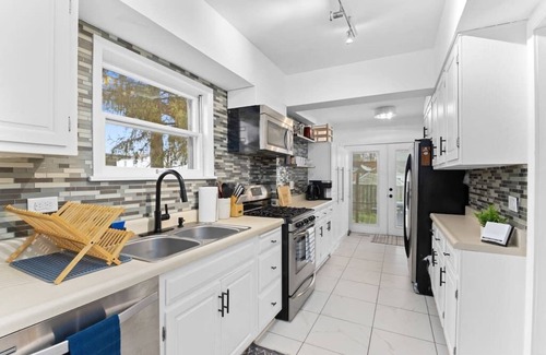 Peoria House | 5 mins from OSF/Carle Health