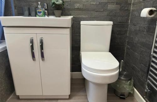 Anfield House | 5 Mins to Anfield, 2 Bed, Mosaic Art House