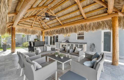 Coral Heights House | 5 mins to Beach Pool & Tiki Hut BBQ