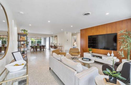 Coral Heights House | 5 mins to Beach Pool & Tiki Hut BBQ