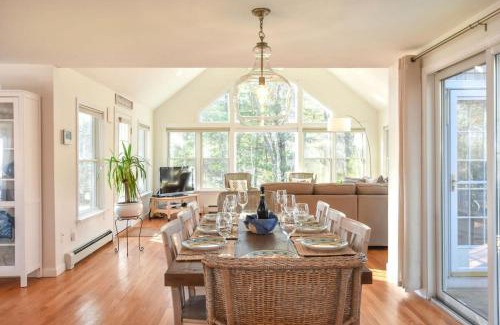 South Chatham House | 5-Mins to Forest Beach Dog Friendly
