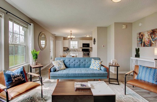 Noblesville House | 5 Mins to Ruoff! Dog Friendly! Large back yard!