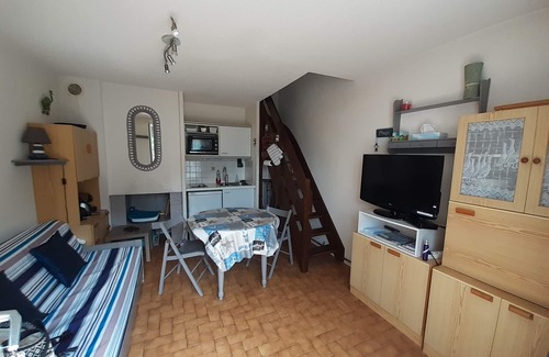 Villers-sur-Mer Cottage | 5 mins walk from the beach, cottage with private garden