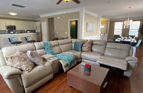 Charlotte House | 5 minute drive to UNCC, Motor Speedway & PNC Music