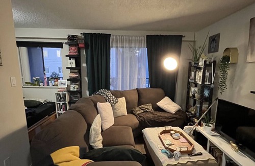 Lower Lonsdale Apartment | 5 Minute walk to the water! Lower Lonsdale Studio Apartment with Balcony