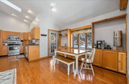 Celina Cottage | 5 Minute Walk to Horse Creek Marina