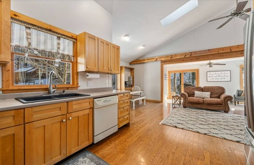 Celina Cottage | 5 Minute Walk to Horse Creek Marina