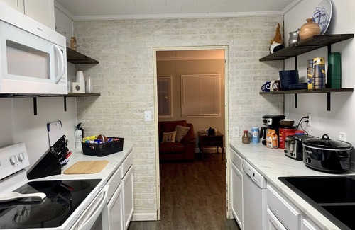 Harters Heights House | 5 minute walk to Notre Dame University! 3 Bedroom home in South Bend, Indiana