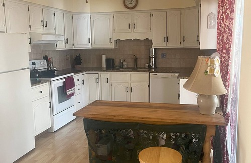 Stockton House | 5 minute walk to the Delaware River in Stockton, New Jersey!