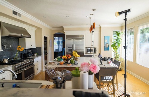 Cloverdale House | 5 minutes away from Safari Park Family sized home Located in gated community