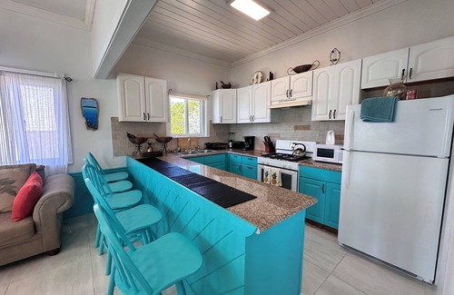 Gregory Town House | 5 minutes from Harbour Island!