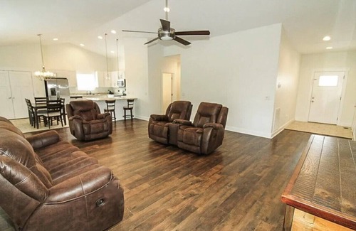 Kodak House | 5 minutes from Bucees, 15 miles to all major attractions