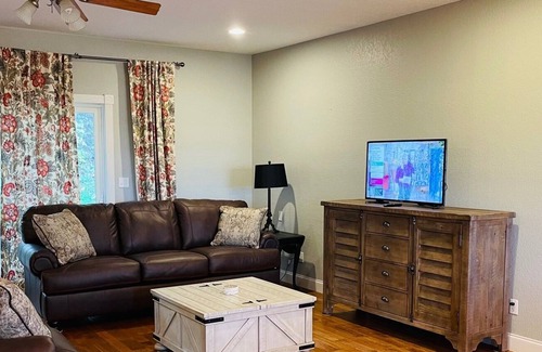 Kodak House | 5 Minutes from Bucees, 20 Minutes from Gatlinburg & Pigeon Forge