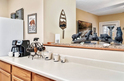 Sevierville Cottage | 5 minutes from Dollywood! Family Cabin Game Room Fun