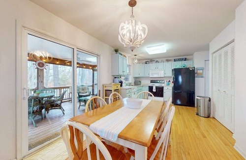 Ocean View House | 5 minutes from the Beach, Free Daily Activities, Bikes, Grill, Pool, Chairs