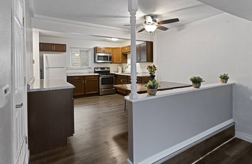 Airport Township House | 5 minutes STL Airport! Family-sized town home with full kitchen