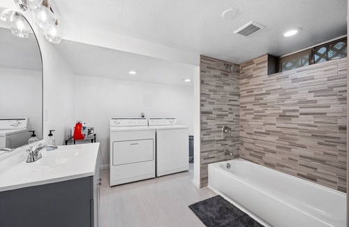 Fairpark House | 5 minutes to freeway, downtown and airport.
