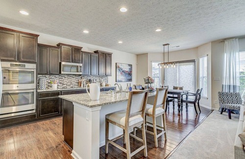 Westfield House | 5 Minutes to Grand Park, Fully Stocked Home with Game Room