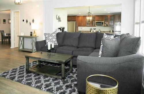 Westfield House | 5 minutes to Grand Park/Carmel/King Beds/Office