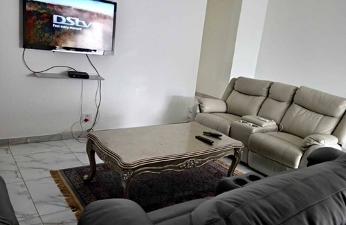 Erasmuskloof Apartment | 5 minutes to Menlyn mall and 4 minutes to Time Square casino.