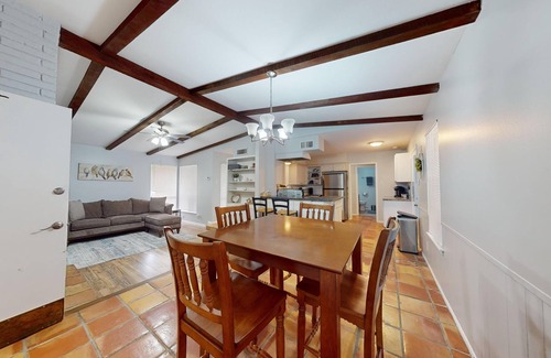 Leon Valley House | 5 Minutes to the Medical Center! Halfway between Fiesta Texas and Sea World!