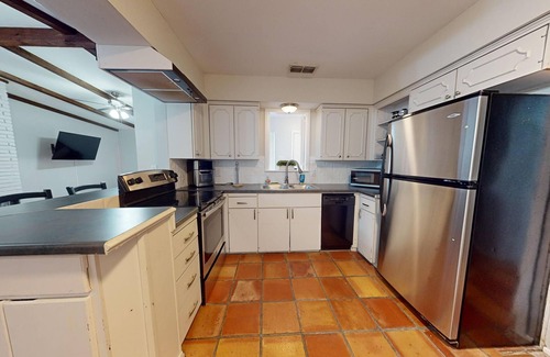 Leon Valley House | 5 Minutes to the Medical Center! Halfway between Fiesta Texas and Sea World!
