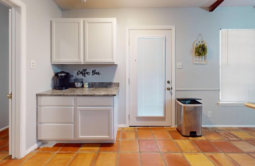 Leon Valley House | 5 Minutes to the Medical Center! Halfway between Fiesta Texas and Sea World!