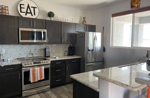 Sunridge Estates House | 5 minutes to the lake, river or casinos! Beautiful view