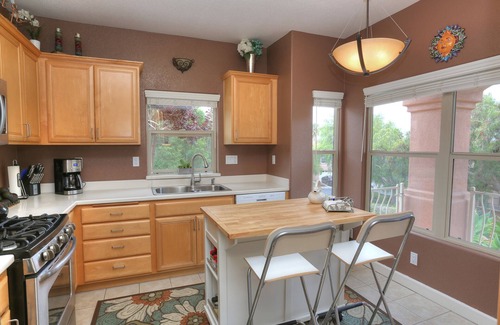 Santa Barbara Condo | 5 minutes to the beach and downtown, pool, spa, outdoor patio & garage . n n