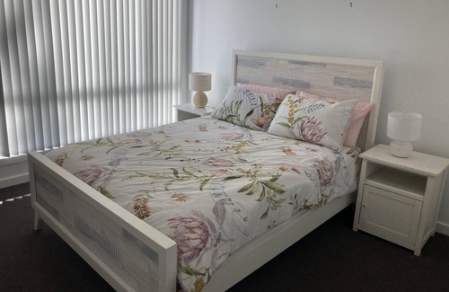 North Arm Cove House | 5 night min. stay - ideal for Executives, Project Leaders, Superintendents, FIFO