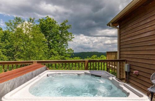 Blowing Rock House | 5 O'Clock-App Ski Mountain hot tub pool table