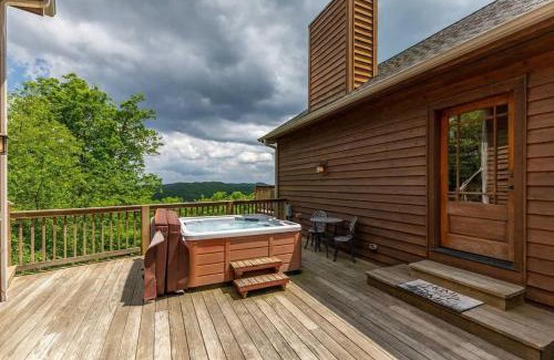Blowing Rock House | 5 O'Clock-App Ski Mountain hot tub pool table