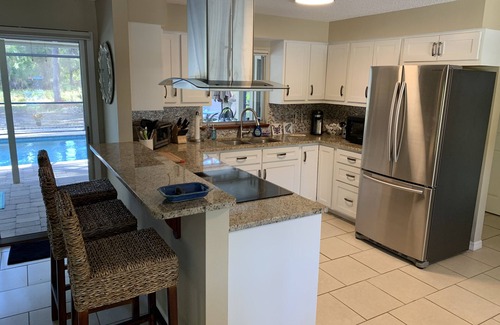 Englewood House | 5 O'Clock Somewhere - screened in private pool - 2/2 with 3 beds