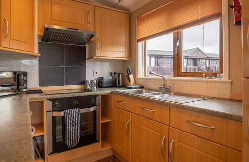 Mullacott Cabin | 5 Ocean View Lodge - 3 Bed-Sleeps 6-TJS5OV