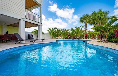 Marathon Villa | 5% Off Any Booking through Jan 31, 2026! Canal Front/Private Pool/Hot Tub/Dock!